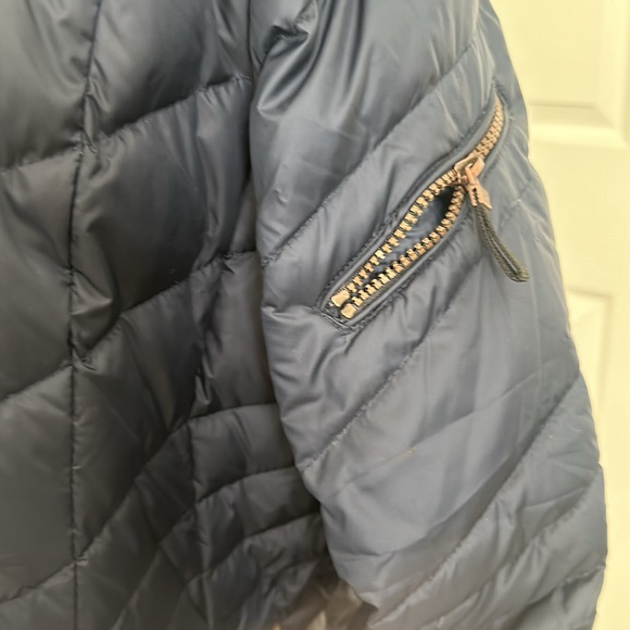 Marc New York Andrew Marc Down Jacket with removable Faux Fur Hood. - Picture 4 of 10